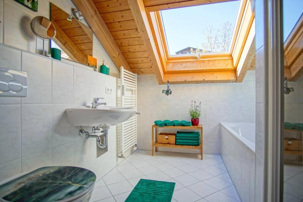 Luxury Living Near Weissensee +Balcony +Netflix Füssen Dış mekan fotoğraf