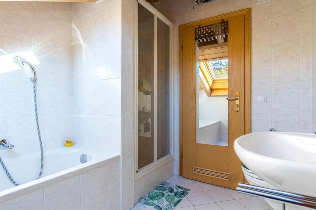Luxury Living Near Weissensee +Balcony +Netflix Füssen Dış mekan fotoğraf