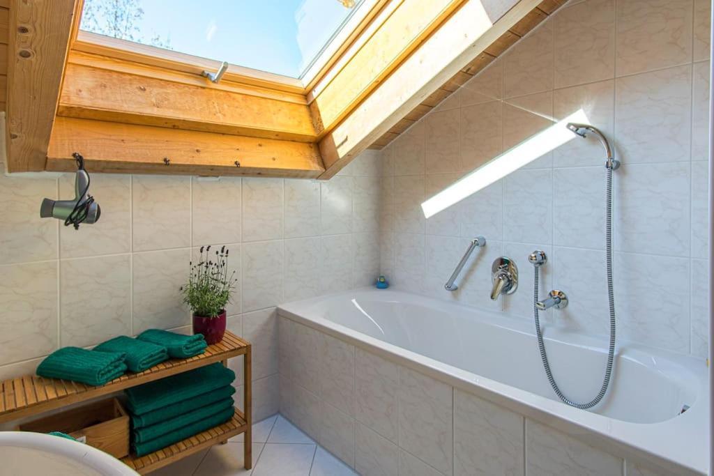Luxury Living Near Weissensee +Balcony +Netflix Füssen Dış mekan fotoğraf